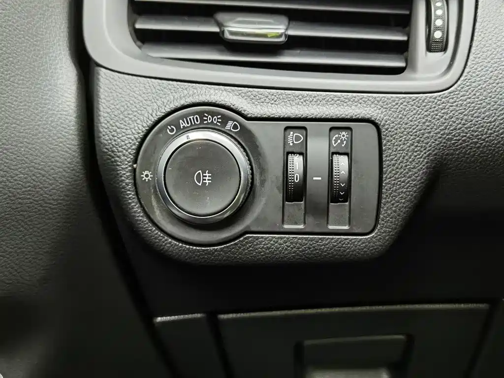 Buick Envision Plus — миниатюра 21