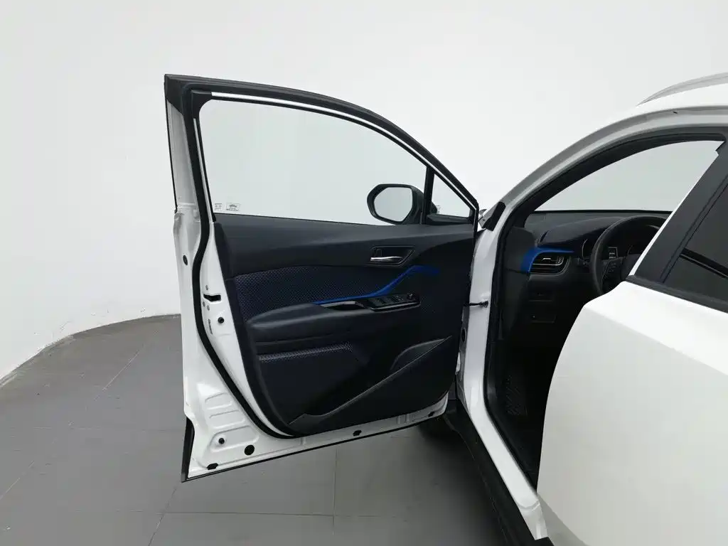 Toyota IZOA — миниатюра 8