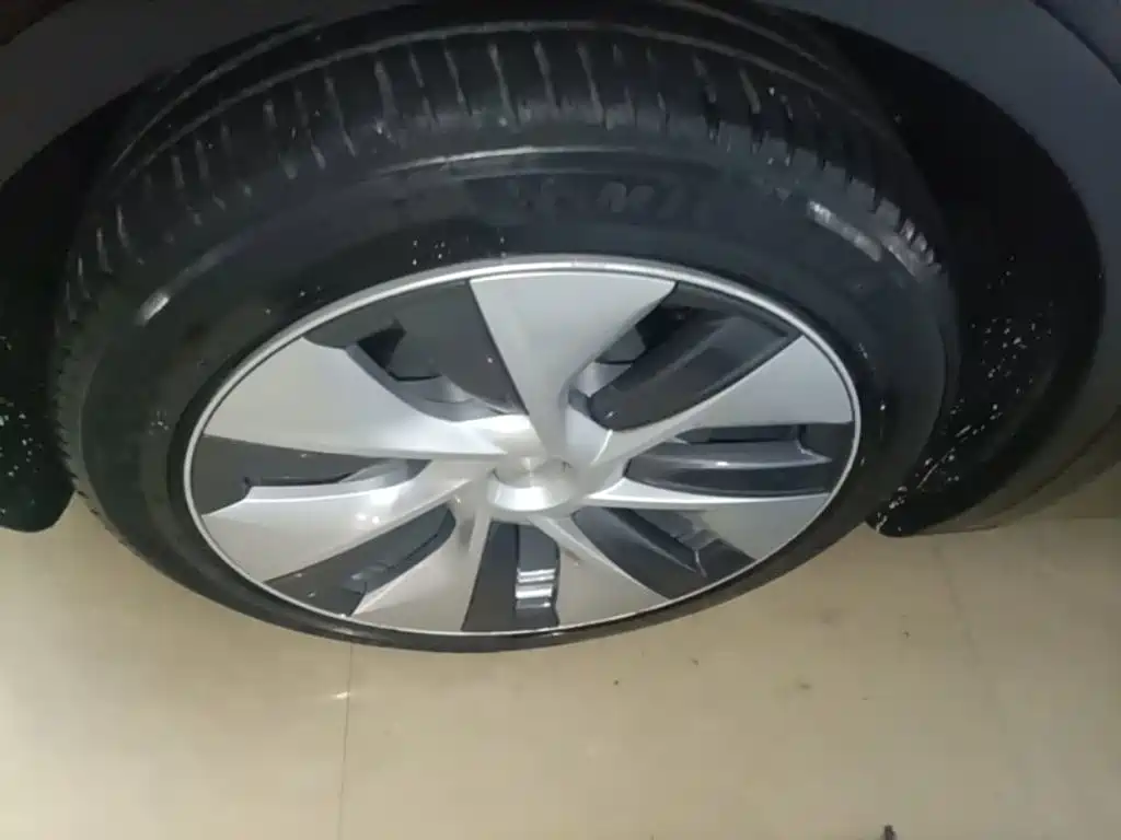 Tesla Model Y — миниатюра 23