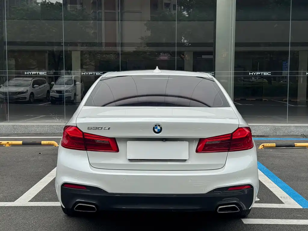 BMW 5 Series — миниатюра 8