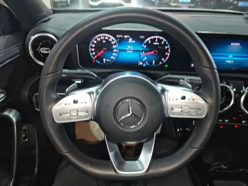 Mercedes-Benz A-Class — миниатюра 11