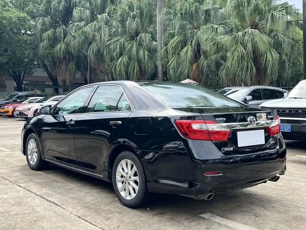 Toyota Camry — миниатюра 9
