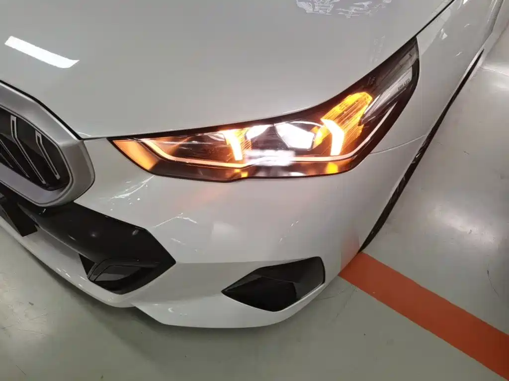 BMW 5 Series — миниатюра 24