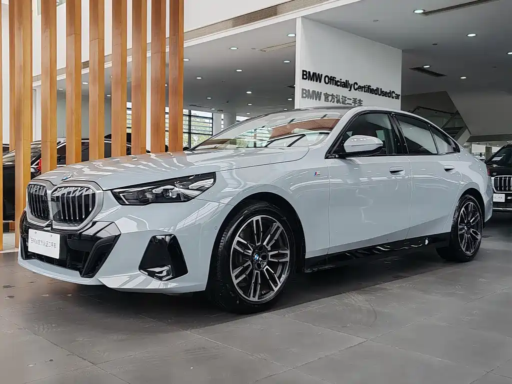 BMW 5 Series (Import) 2025