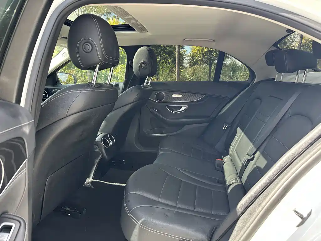 Mercedes-Benz C-Class — миниатюра 8