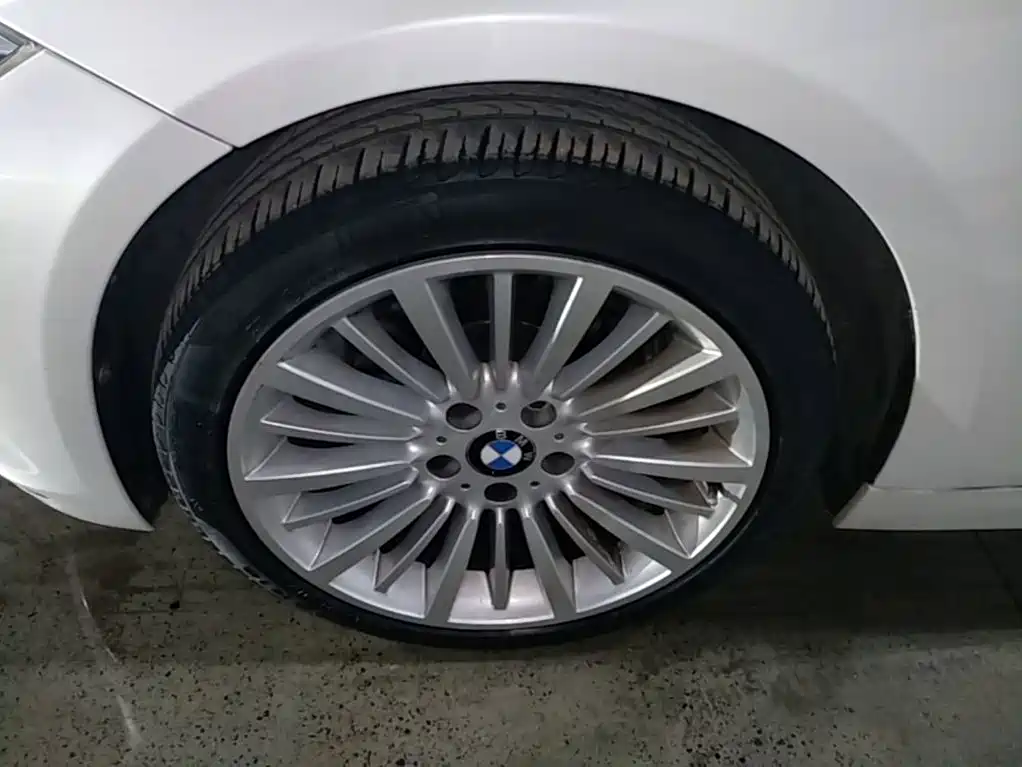 BMW 3 Series — миниатюра 23
