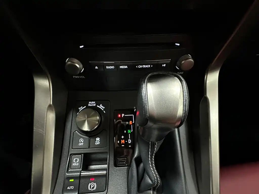 Lexus NX — миниатюра 9