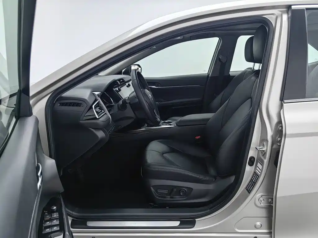 Toyota Camry — миниатюра 10