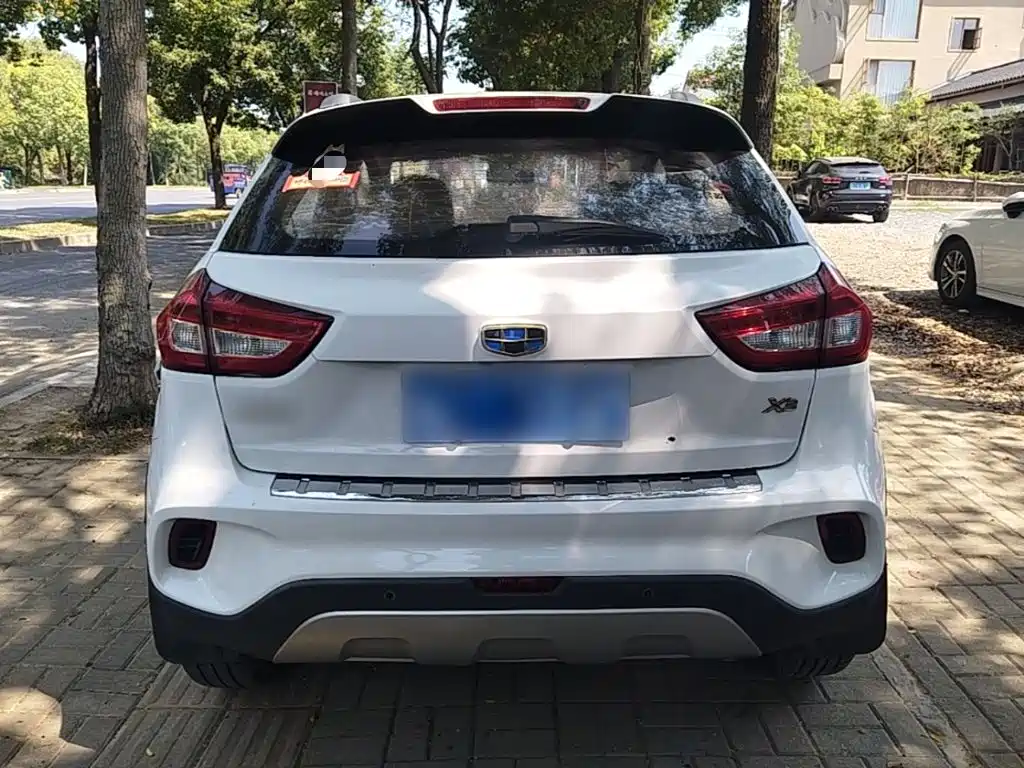 Geely Vision X3 — миниатюра 6