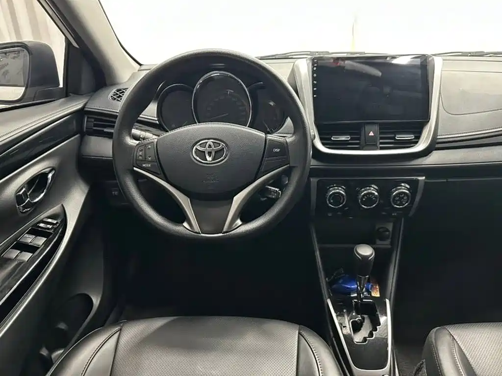 Toyota Yaris L — миниатюра 11