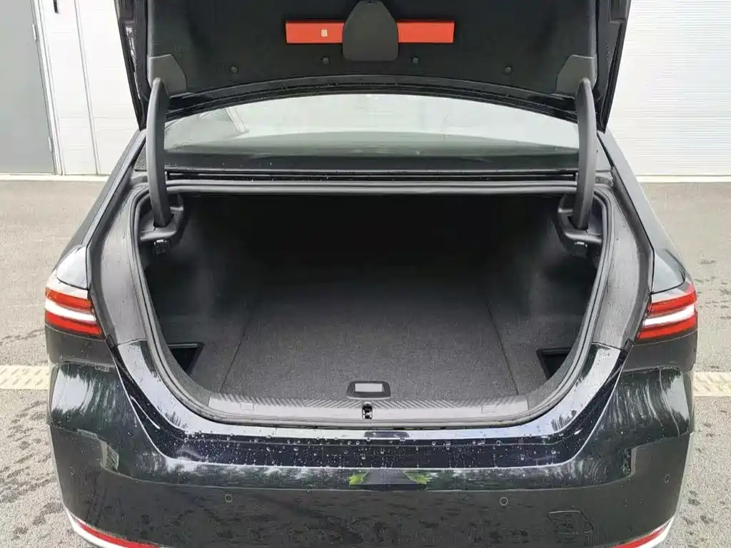 BMW i5 — миниатюра 14