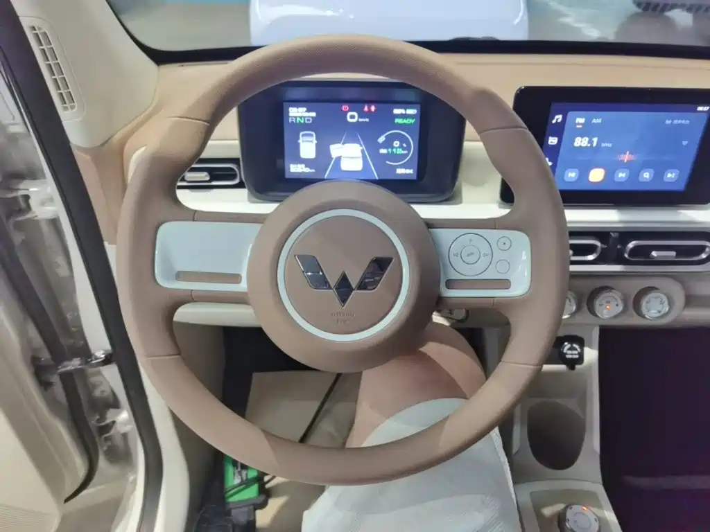 Wuling MINIEV — миниатюра 11