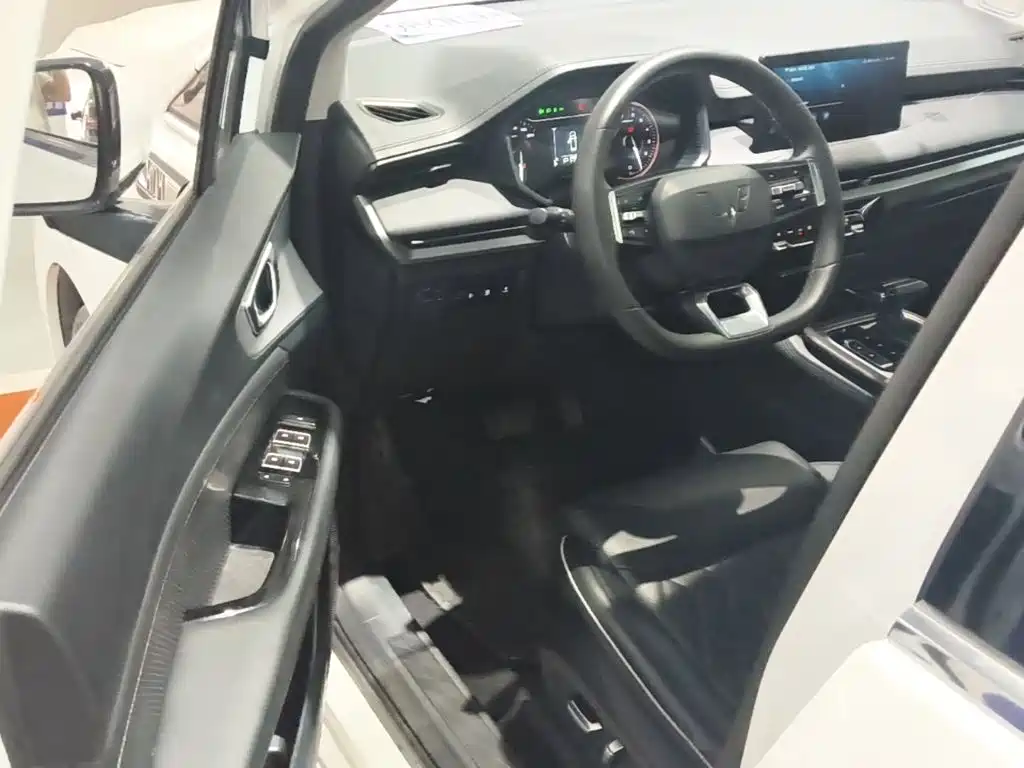 Wuling Jiachen — миниатюра 16