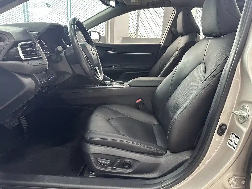 Toyota Camry 2021 2.5G Luxury