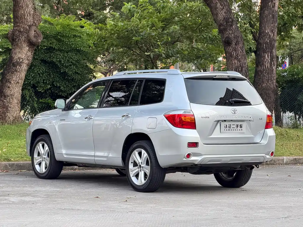 Toyota Highlander (Import) — миниатюра 7