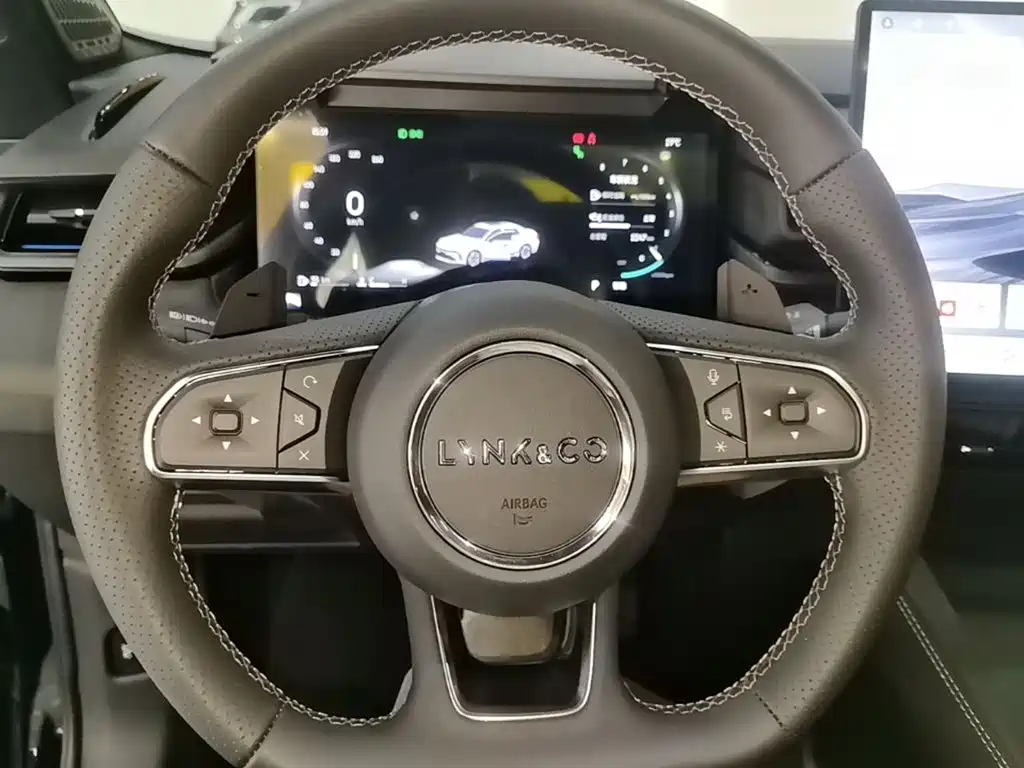 Lynk & Co 03 — миниатюра 11