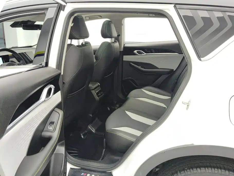Geely Binyue — миниатюра 11