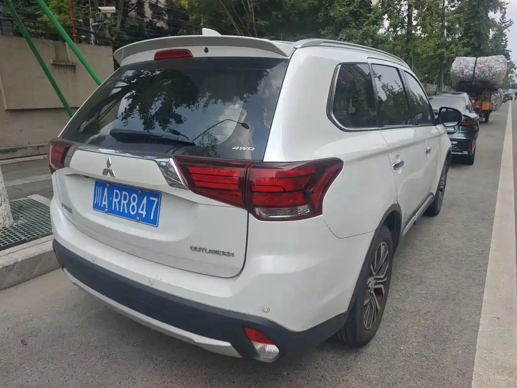 Mitsubishi Outlander — миниатюра 4