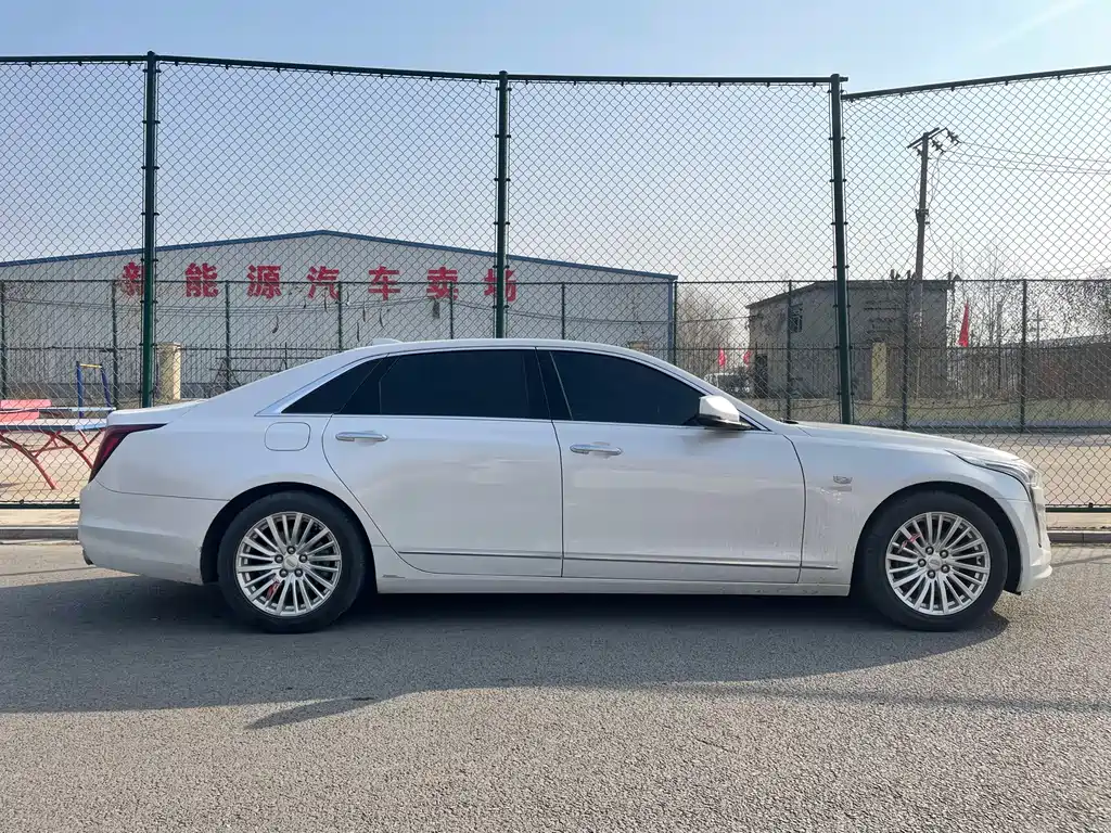 CADILLAC CT6