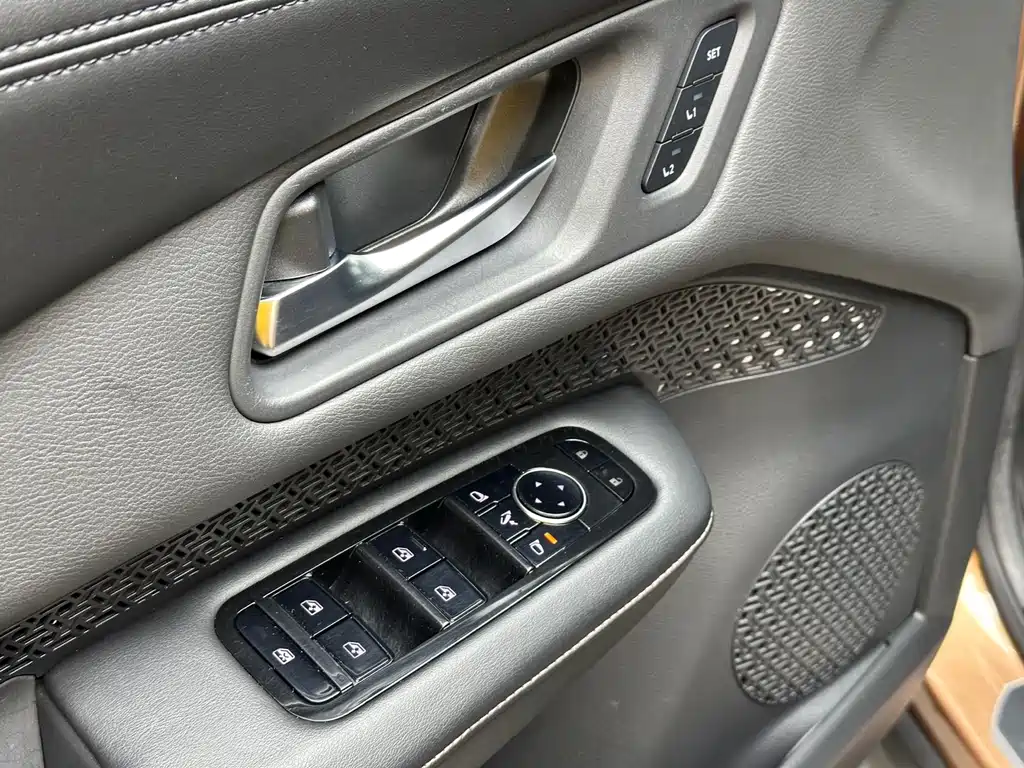 Nissan Ariya - фото 11