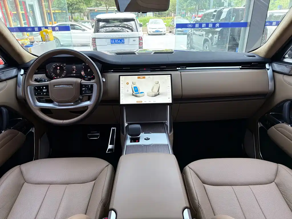 Land Rover Range Rover 2024 3.0 L6 400PS Long Wheelbase