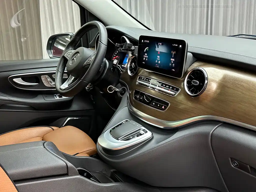 Mercedes-Benz V-Class — миниатюра 32