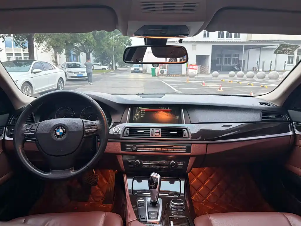 BMW 5 Series — миниатюра 6