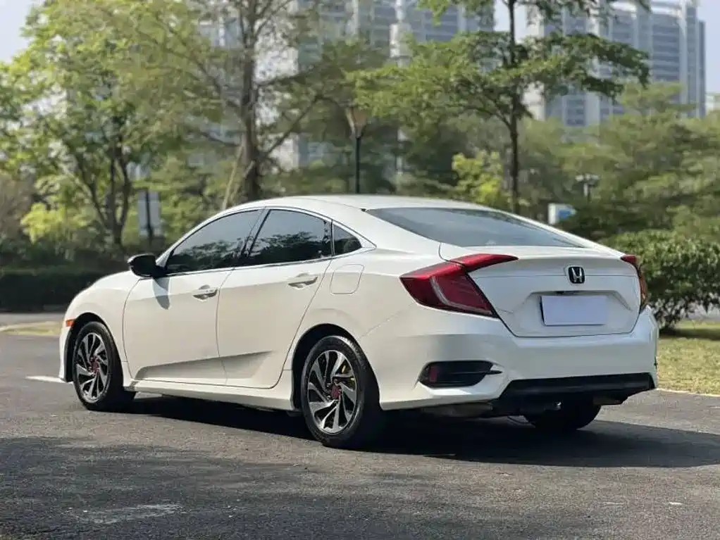 Honda Civic — миниатюра 7