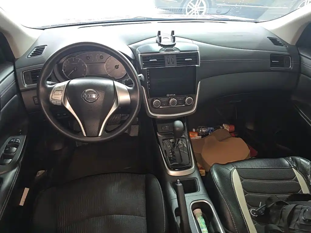 Nissan Tiida — миниатюра 14