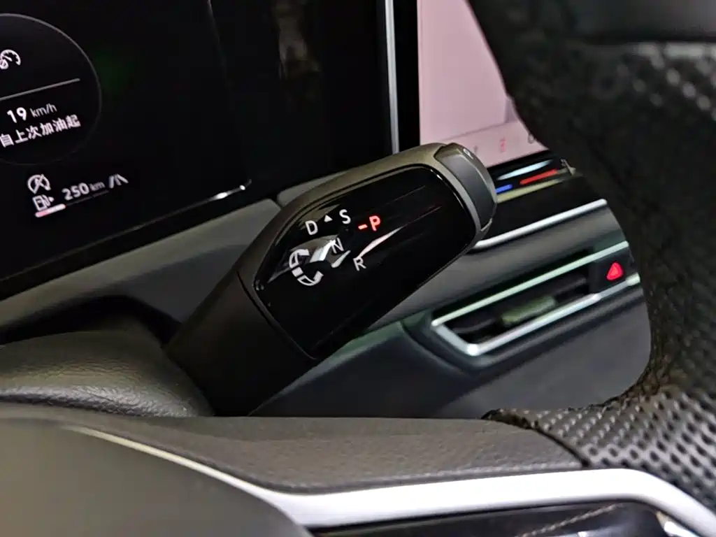 Volkswagen Tiguan L — миниатюра 14