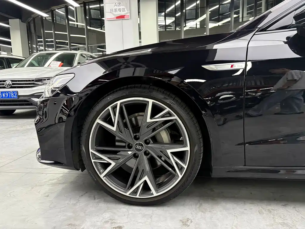 Audi A7L — миниатюра 15