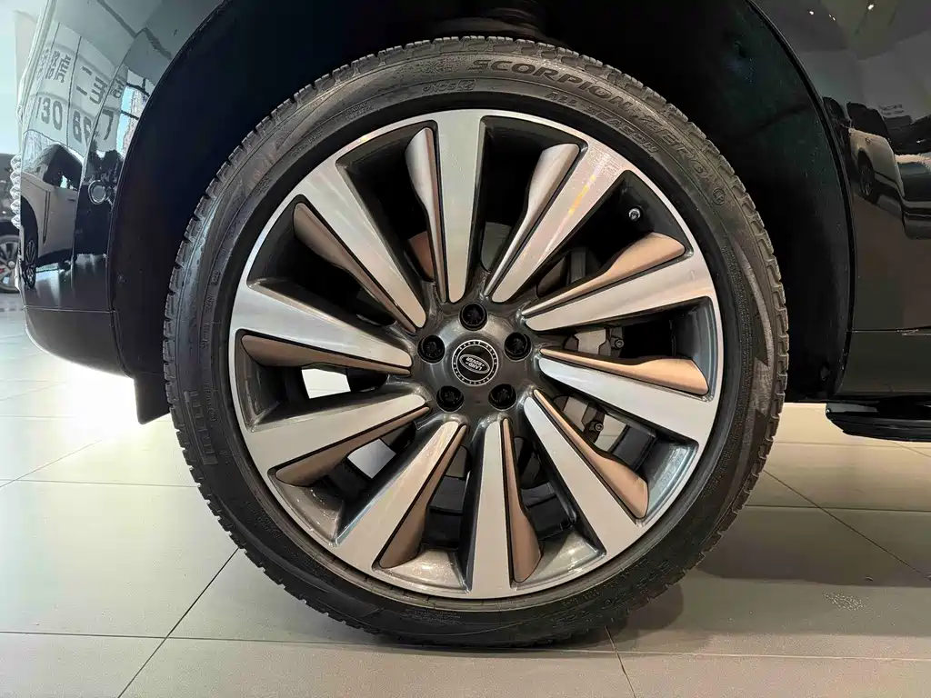 Land Rover Range Rover — миниатюра 4