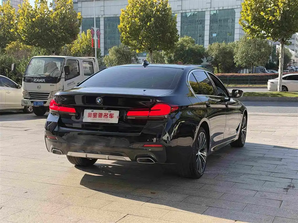 BMW 5 Series — миниатюра 7