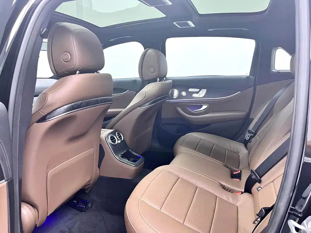 Mercedes-Benz E-Class — миниатюра 8