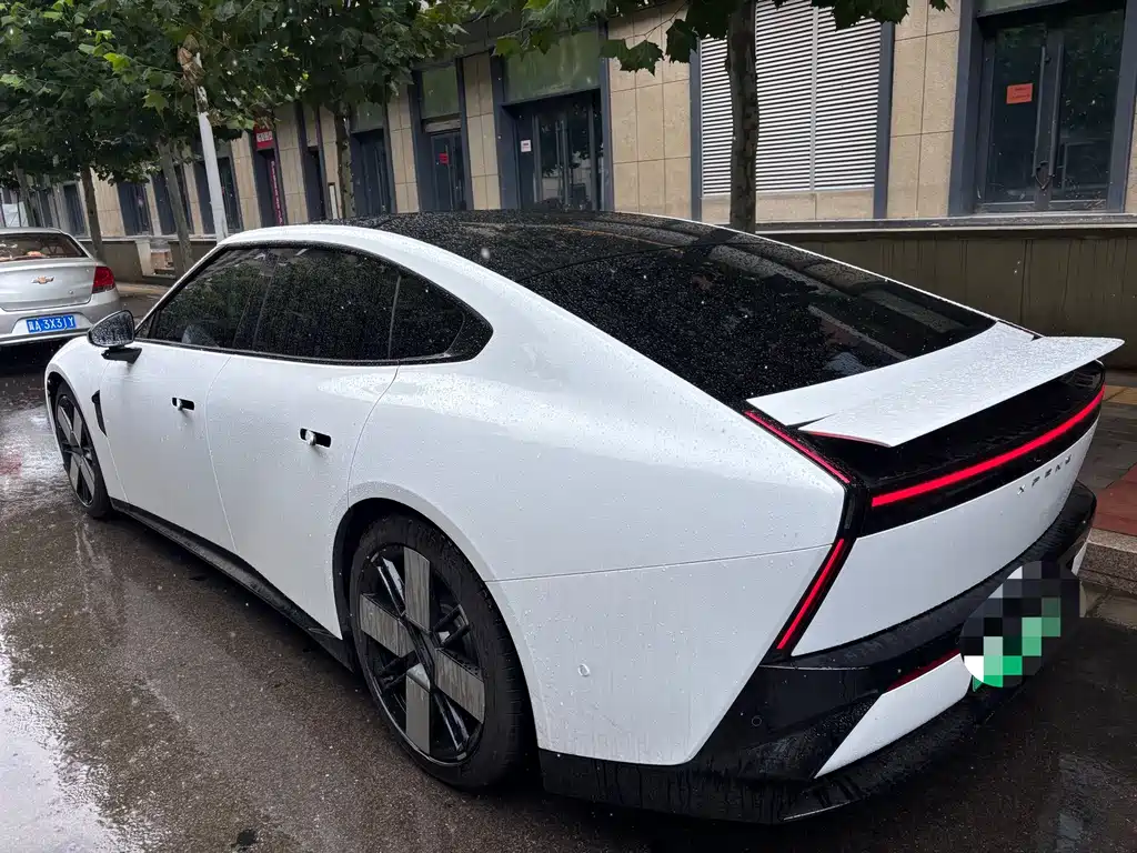 XPeng P7 — миниатюра 3