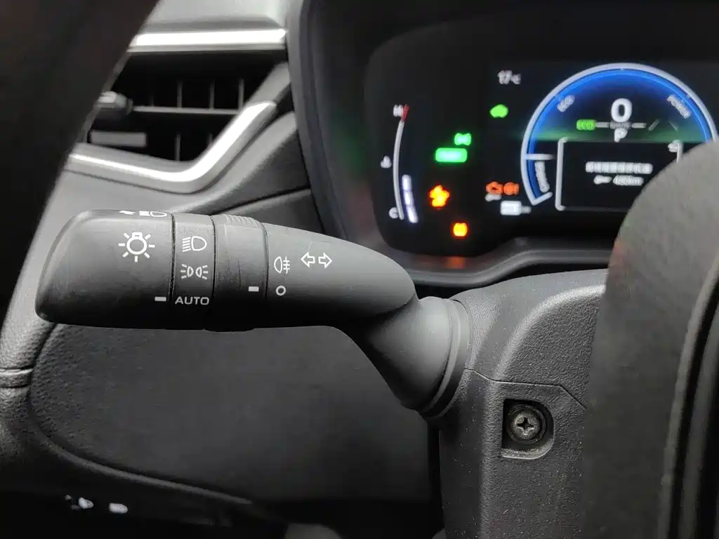 Toyota Corolla Cross — миниатюра 21