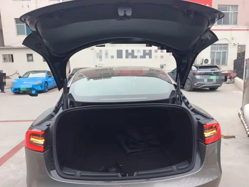 Tesla Model 3 — миниатюра 19