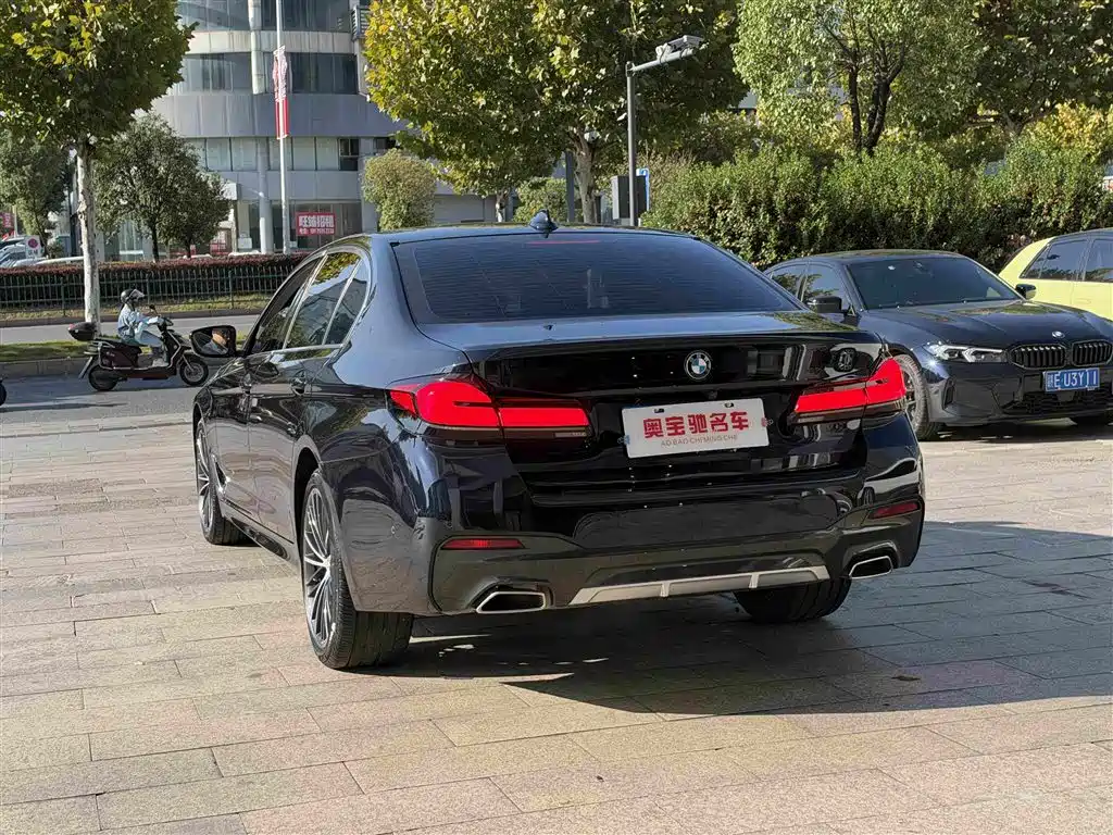 BMW 5 Series — миниатюра 9