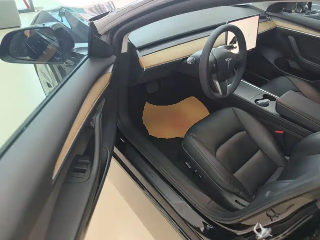 Tesla Model 3 — миниатюра 16