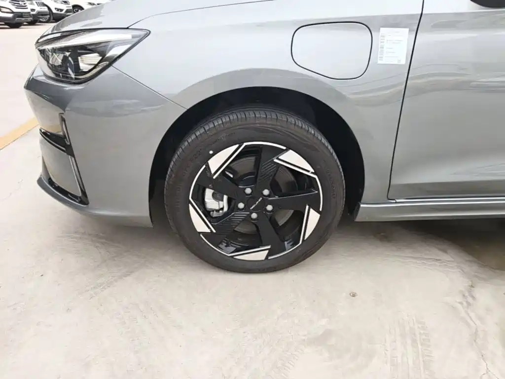 BAIC EU5 Plus — миниатюра 23