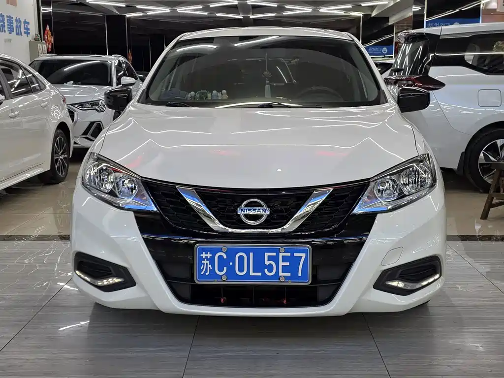 Nissan Tiida — миниатюра 2