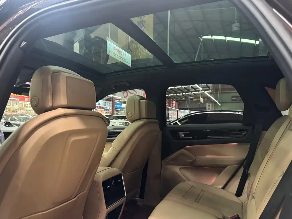 Porsche Cayenne — миниатюра 10