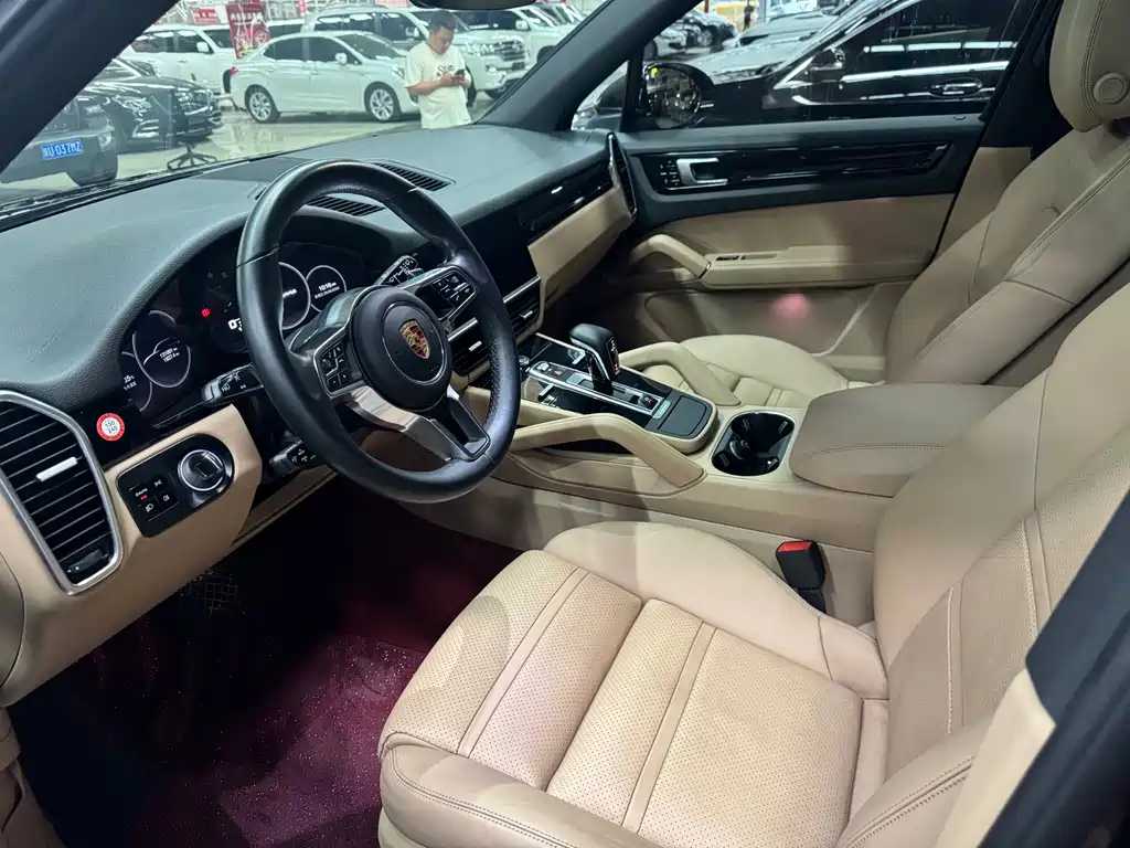 Porsche Cayenne — миниатюра 5