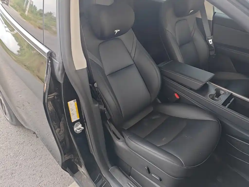 Tesla Model Y — миниатюра 25