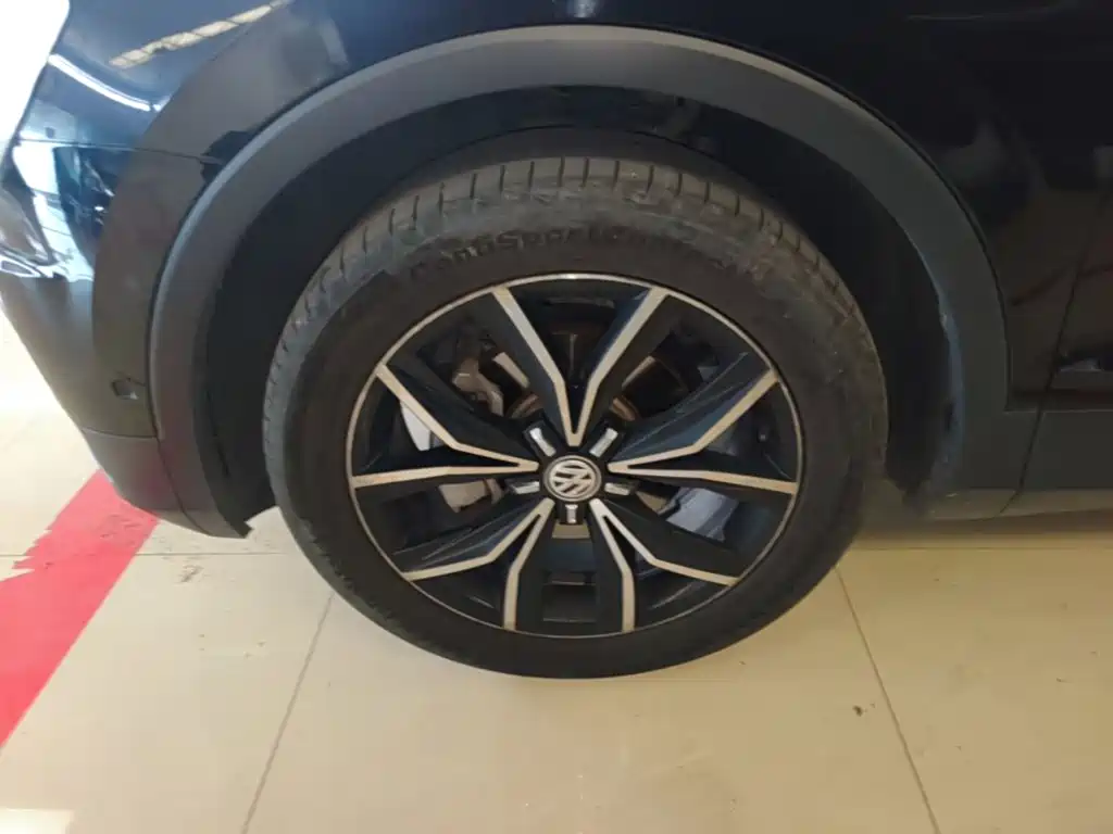Volkswagen Tiguan L — миниатюра 23