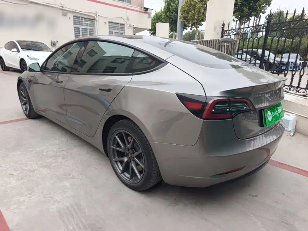 Tesla Model 3 — миниатюра 5