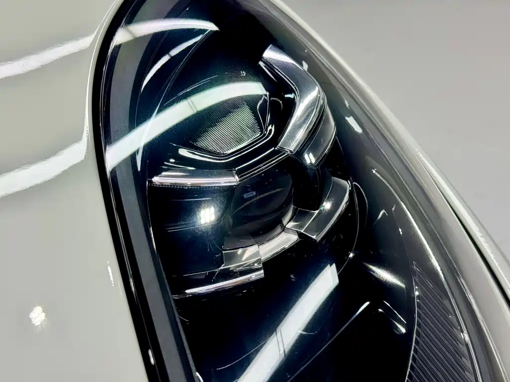 Porsche Macan — миниатюра 12