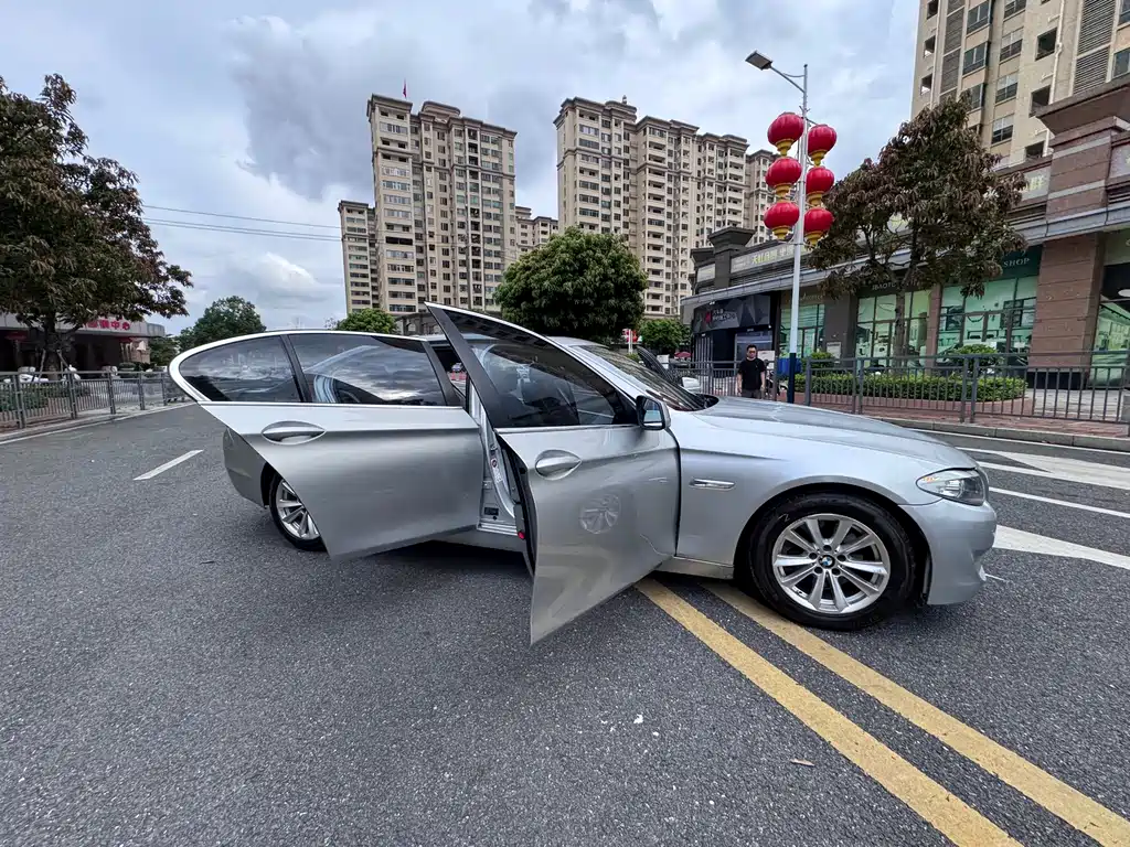 BMW 5 Series — миниатюра 19