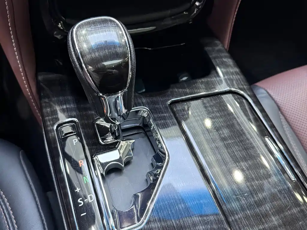 Toyota Crown — миниатюра 9
