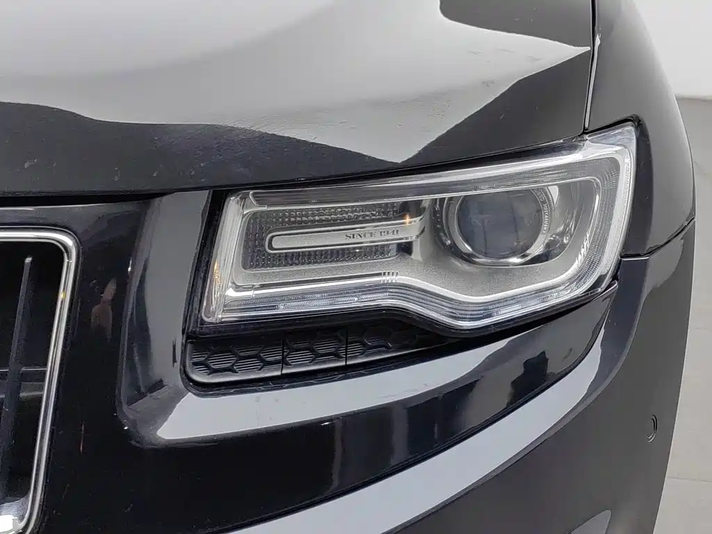 Jeep Grand Cherokee (Import) — миниатюра 7